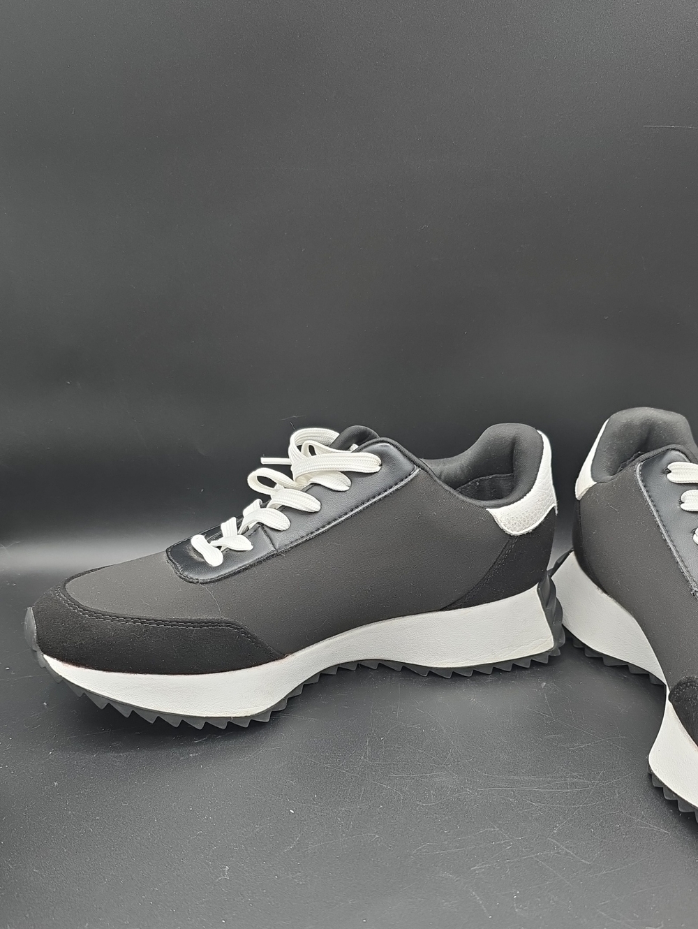 DKNY Niva Black And White Colorblock Sneaker Size 7.5 - Picture 5 of 9